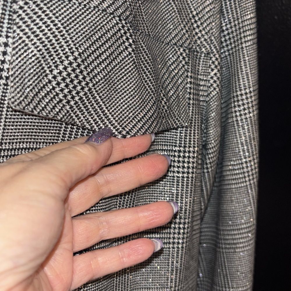 Sparkle and shine in this vintage coat from David Warren New York. Size 8. - Picture 8 of 15